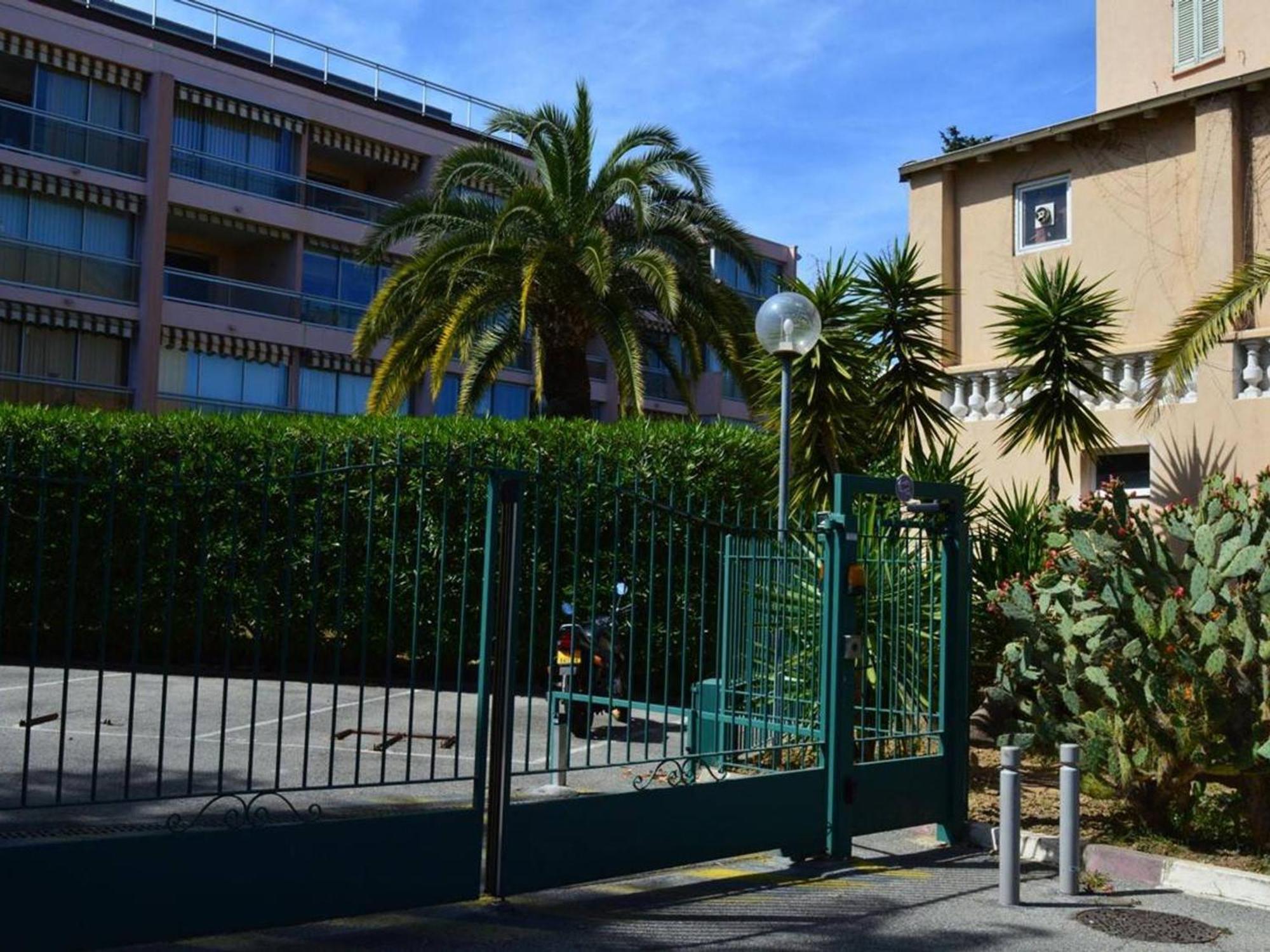 Studio Agreable Avec Loggia, Garage Et Plage A Proximite - 2 Couchages, Golfe-Juan - Fr-1-252-62 מראה חיצוני תמונה